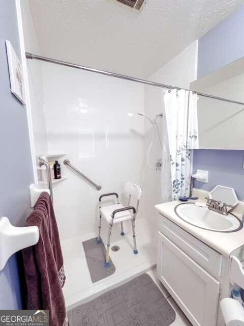 bathroom featuring vanity and a shower with curtain