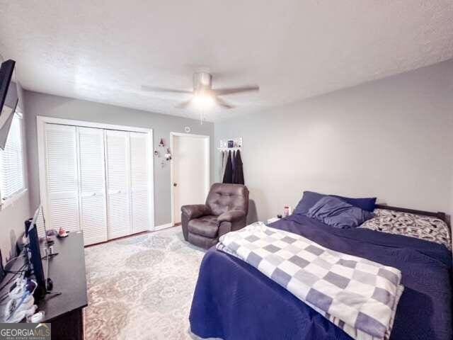 bedroom featuring ceiling fan and a closet