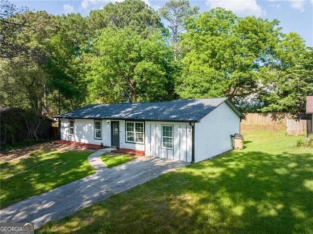 ranch-style home featuring a front yard