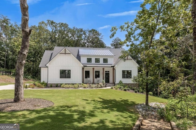 modern farmhouse style home featuring a front yard