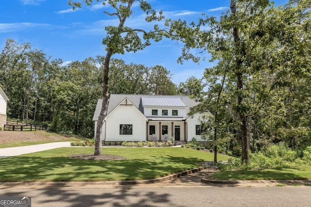 modern farmhouse style home featuring a front yard