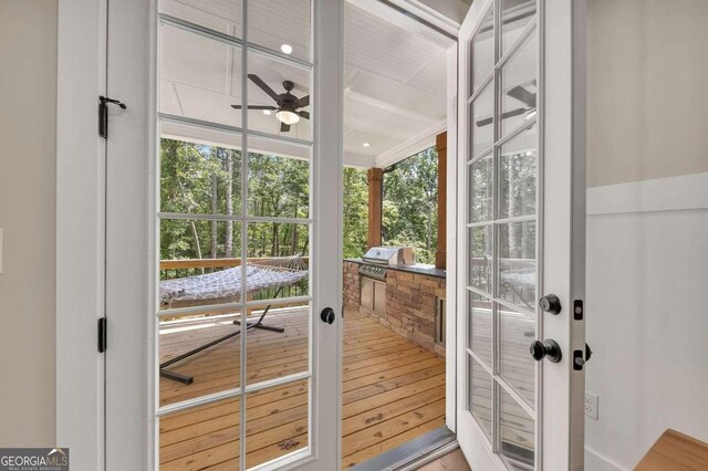 entryway featuring ceiling fan and french doors