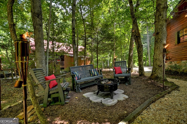 view of yard featuring a fire pit