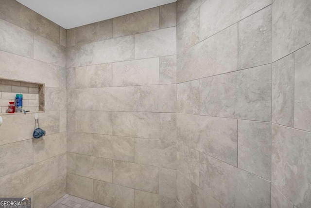 bathroom featuring a tile shower