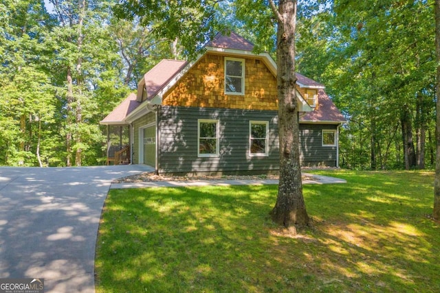 view of front of home featuring a garage, driveway, and a front lawn