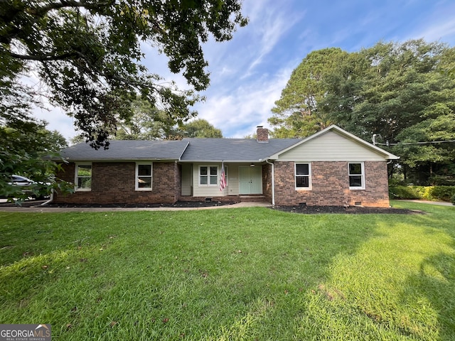 ranch-style house featuring a front lawn