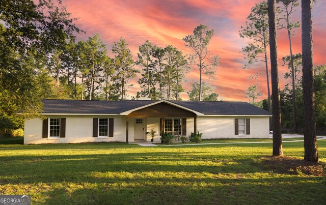 single story home featuring a yard