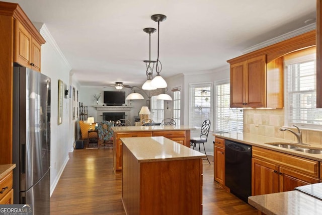 kitchen with stainless steel fridge, dark wood-type flooring, sink, and a center island