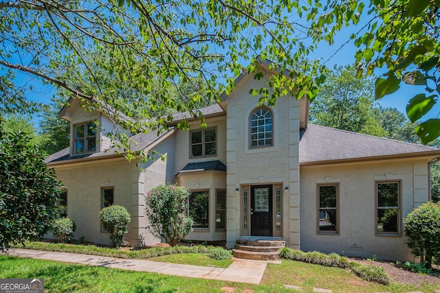 view of front facade with a front lawn