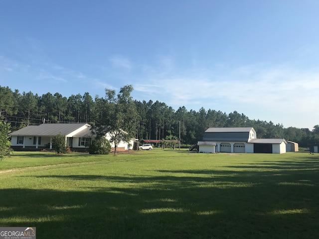 view of yard with a garage