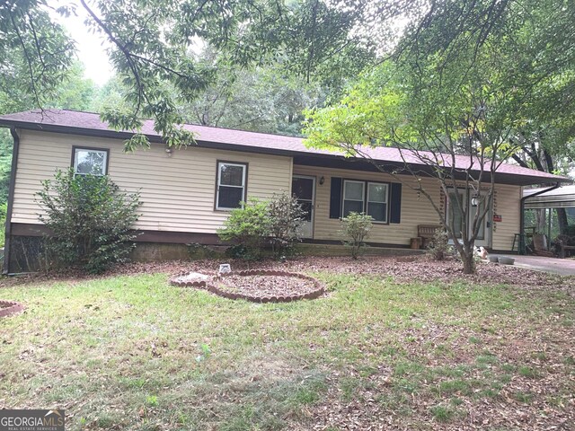 ranch-style home with a front yard