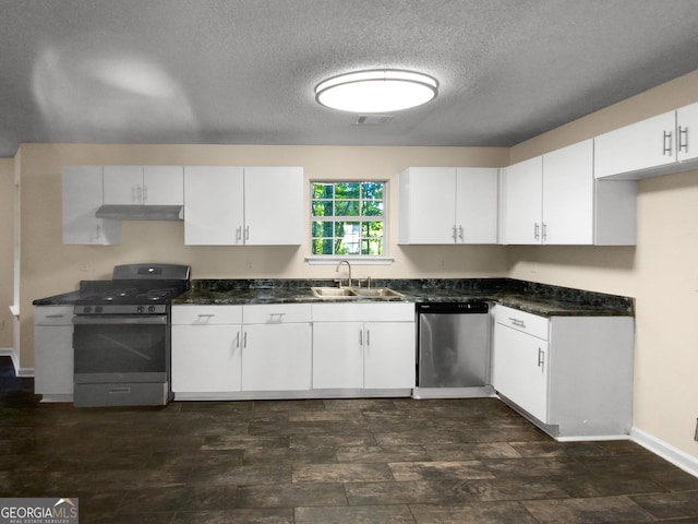 kitchen with visible vents, a sink, stainless steel appliances, white cabinets, and under cabinet range hood