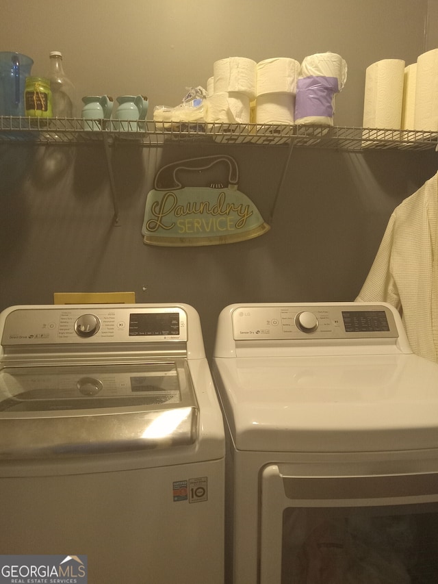 laundry room with laundry area and washing machine and dryer