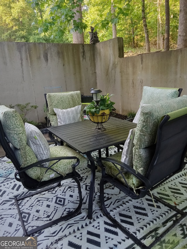 balcony with outdoor dining space