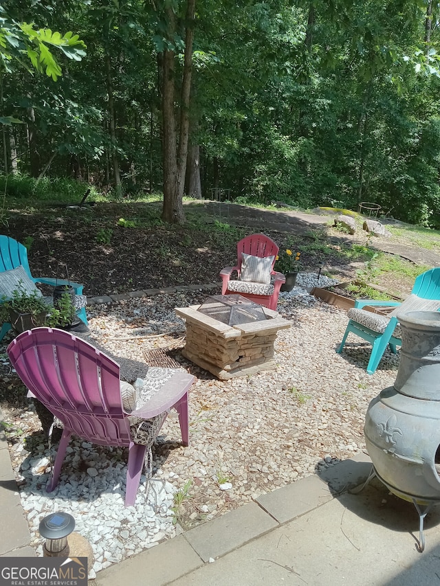 view of yard featuring a fire pit