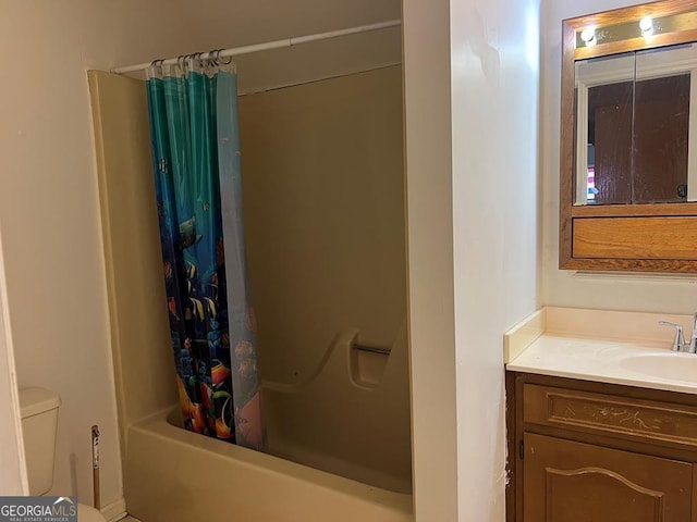 full bathroom featuring shower / tub combo with curtain, vanity, and toilet