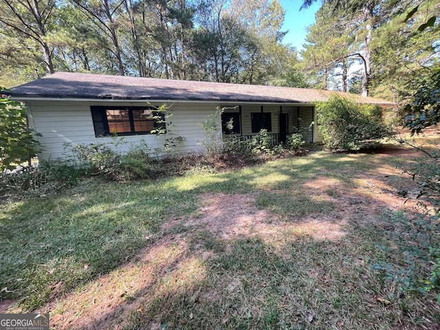 view of front of house with a front yard