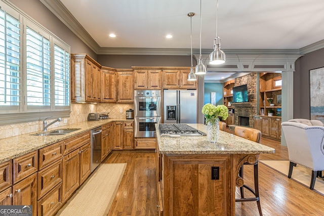 1829 Buckhead Valley Ln NE, Atlanta, GA 30324 - kitchen featuring crown molding, a breakfast bar, appliances with stainless steel finishes, a sink, and open floor plan