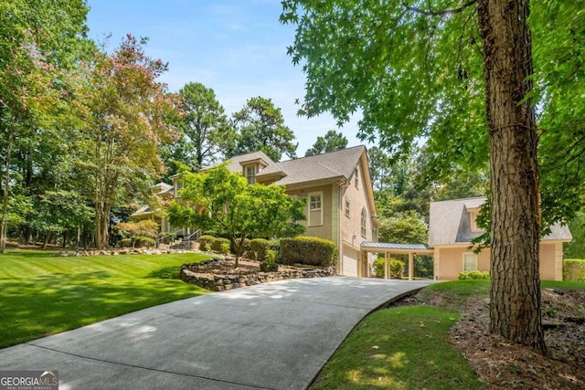 view of front of property with a front lawn