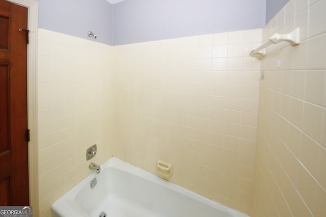 full bath featuring washtub / shower combination