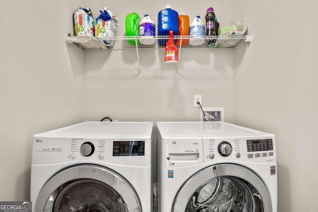 laundry area with laundry area and independent washer and dryer