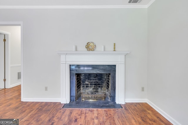 details featuring hardwood / wood-style flooring and crown molding