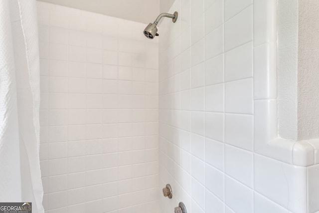 bathroom featuring shower / tub combo with curtain