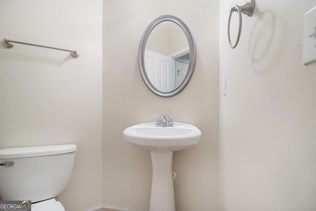 bathroom featuring a sink and toilet