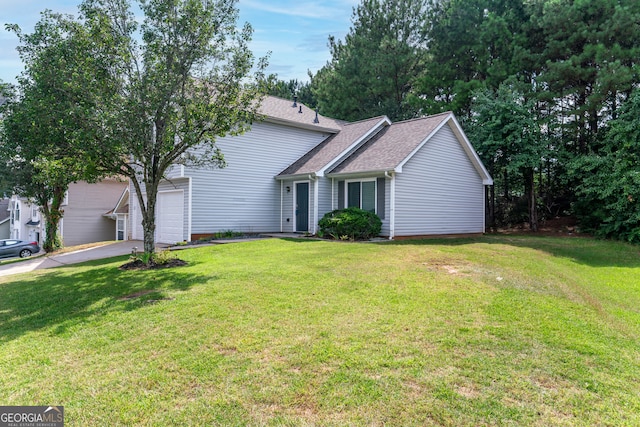 view of front of property with a front yard