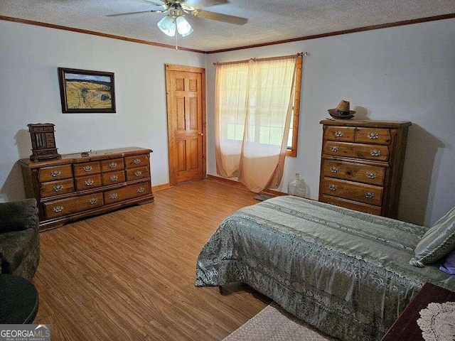 bedroom featuring a textured ceiling, ceiling fan, and wood-type flooring