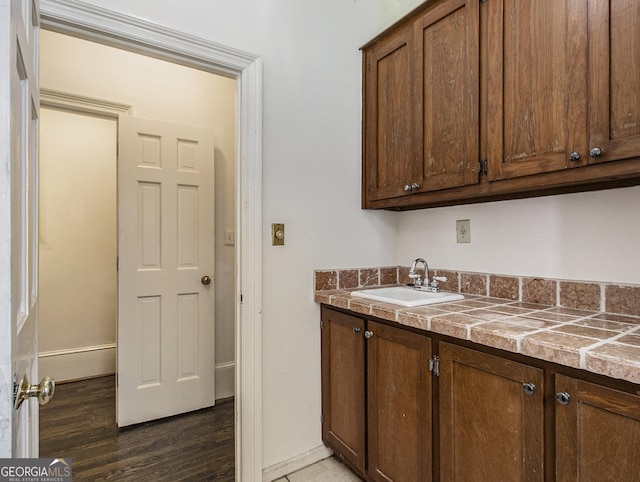 kitchen featuring sink