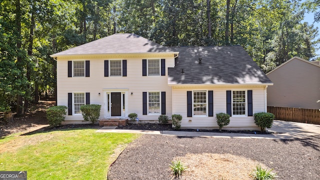 view of front of house featuring a front lawn