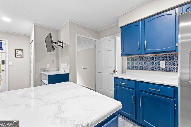 bedroom featuring stainless steel refrigerator, a closet, and a textured ceiling