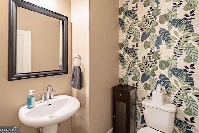 bathroom featuring toilet and sink