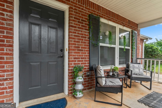 entrance to property featuring a porch