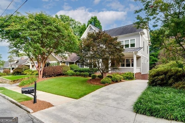 view of front of property with a front yard and covered porch