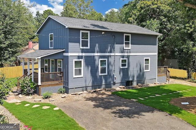 view of front of home featuring a front yard and a porch