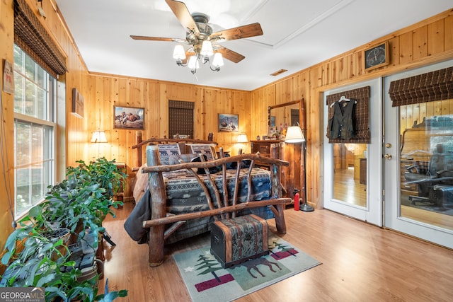 sunroom / solarium featuring ceiling fan