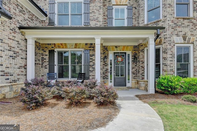 entrance to property featuring covered porch