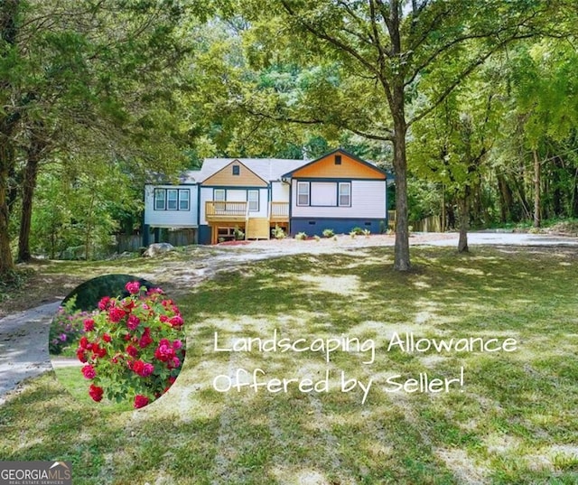 split foyer home featuring a front yard