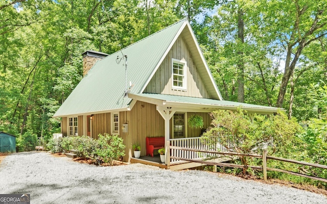 exterior space featuring an outbuilding