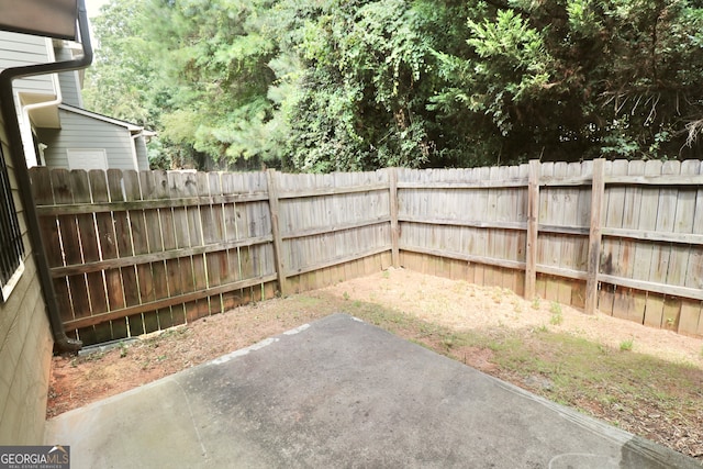 view of yard featuring a patio area