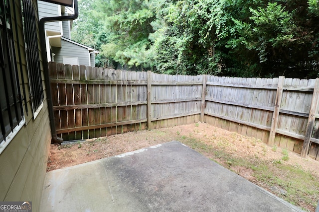 view of yard with a patio area