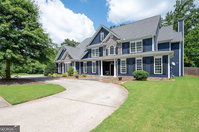 view of front of house featuring a front lawn