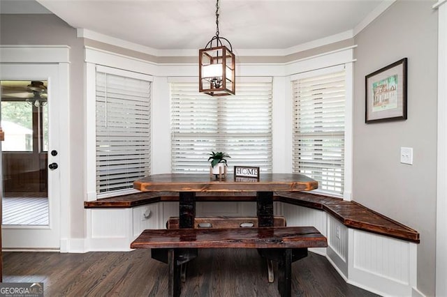 dining area featuring breakfast area, dark wood-type flooring, and baseboards