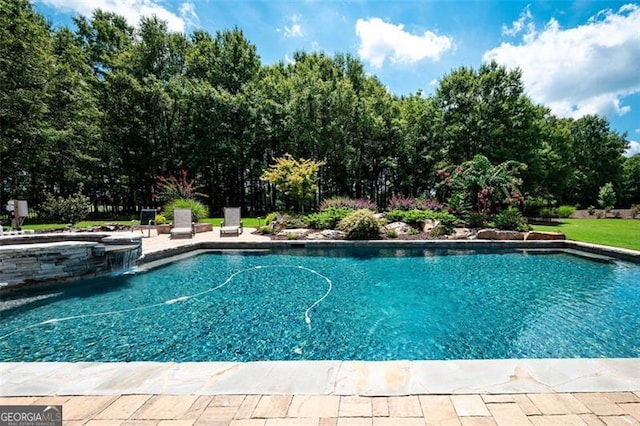 view of swimming pool featuring a pool with connected hot tub