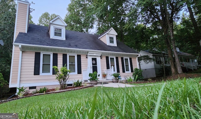 new england style home with a front lawn