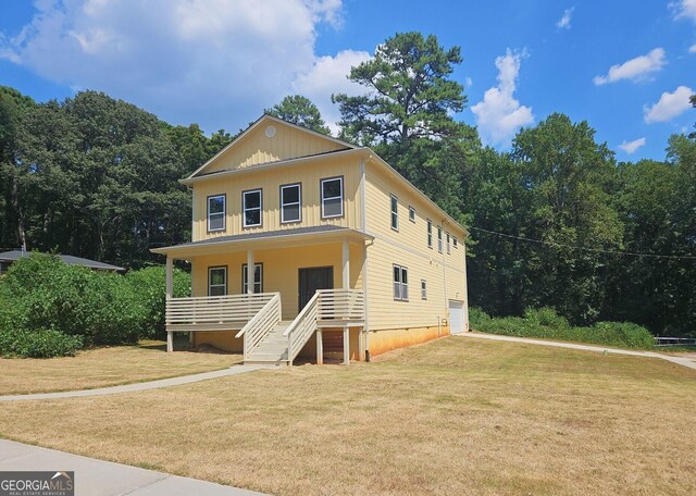 view of front facade featuring a front lawn and a porch