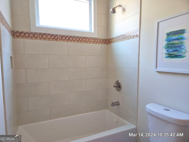 full bathroom featuring toilet and bathtub / shower combination