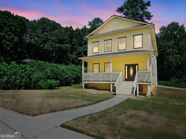 view of front facade featuring a lawn and a porch